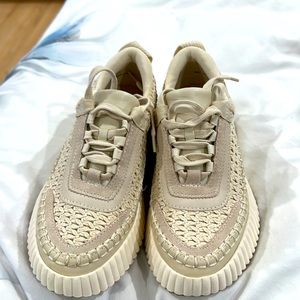 Brand new Dolce Vita Dolen Sandstone Size 6. Never worn.